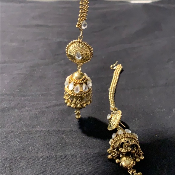 Earrings - Picture 1 of 2